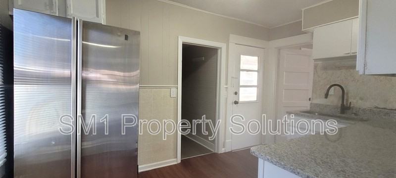 2021 Pine Bluff St - Photo 7 of 12