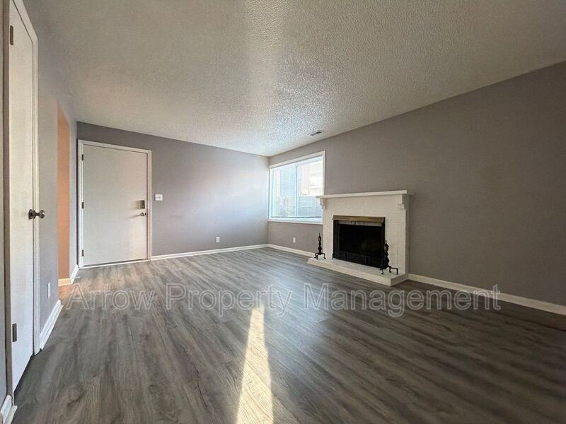 660 S 20th St #2 - Photo 3 of 12