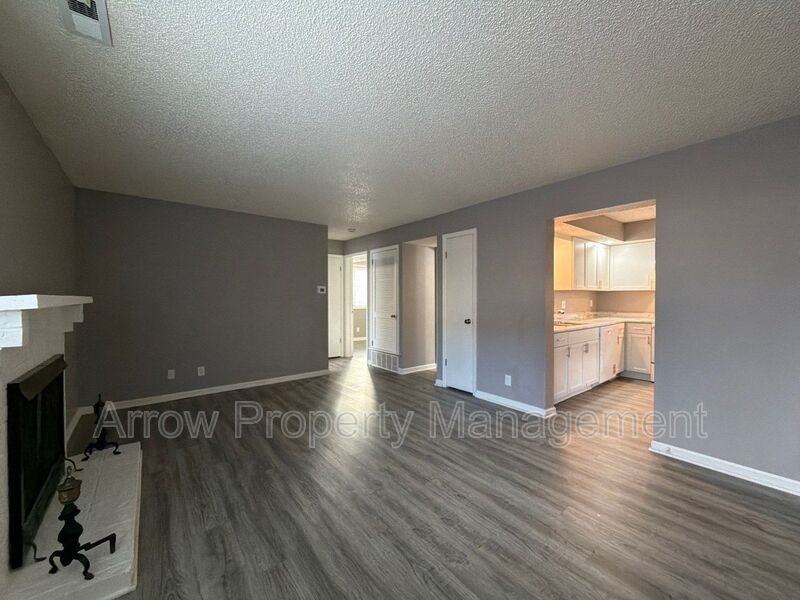 660 S 20th St #2 - Photo 4 of 12