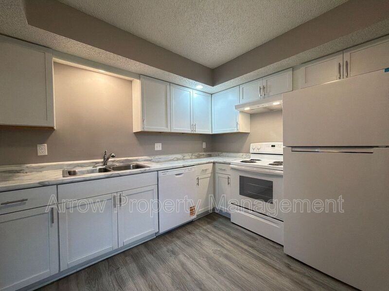 660 S 20th St #2 - Photo 5 of 12