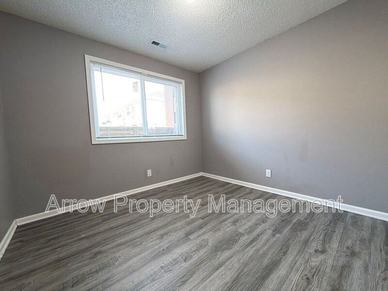 660 S 20th St #2 - Photo 6 of 12