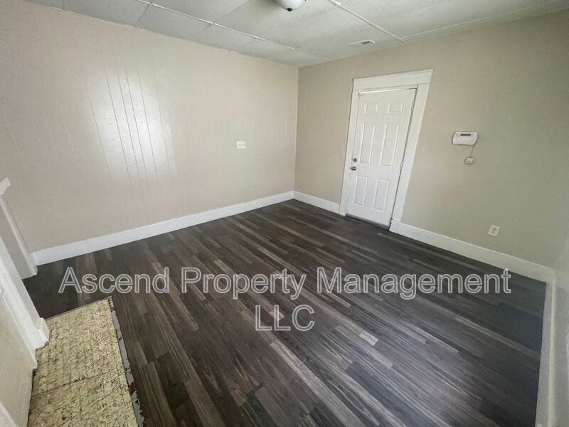 2810 E 46th St - Photo 3 of 13