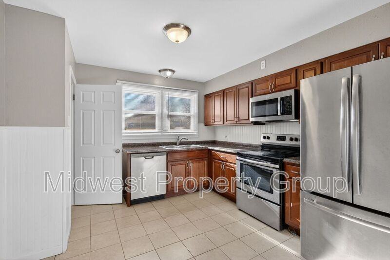 90 Ruth Dr - Photo 2 of 35