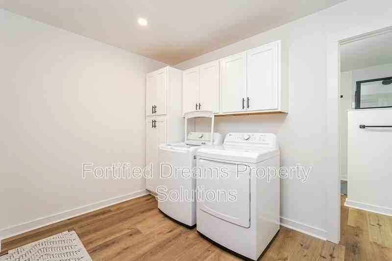 2422 Queen St - Photo 6 of 20