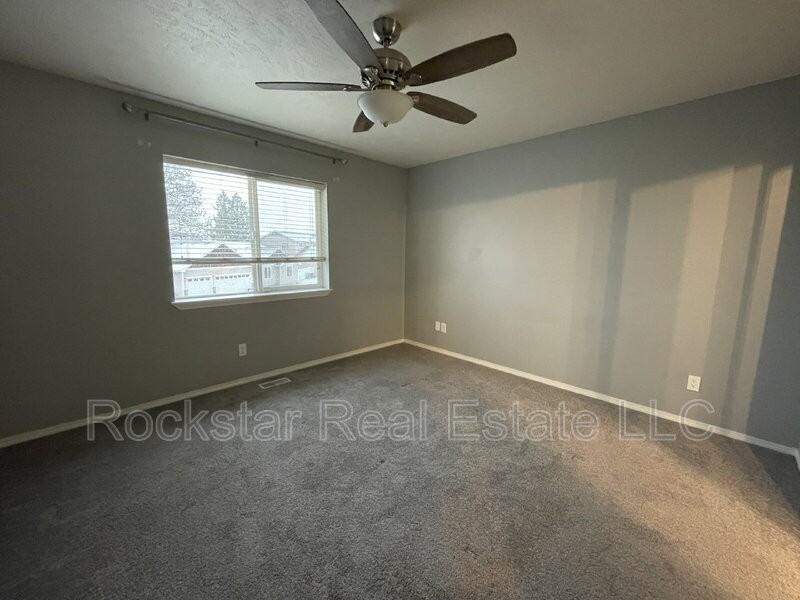 9022 W Campus Dr - Photo 4 of 35