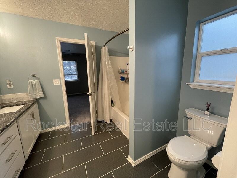 9022 W Campus Dr - Photo 5 of 35