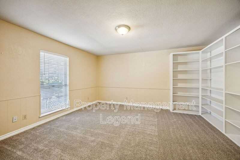 1312 Goodwin Dr - Photo 4 of 26