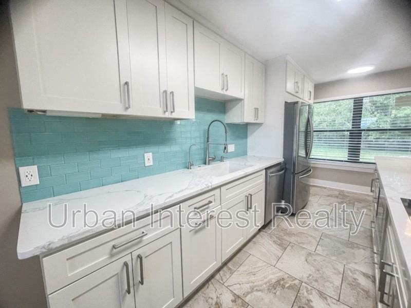 802 E Pine Forest Dr - Photo 4 of 18