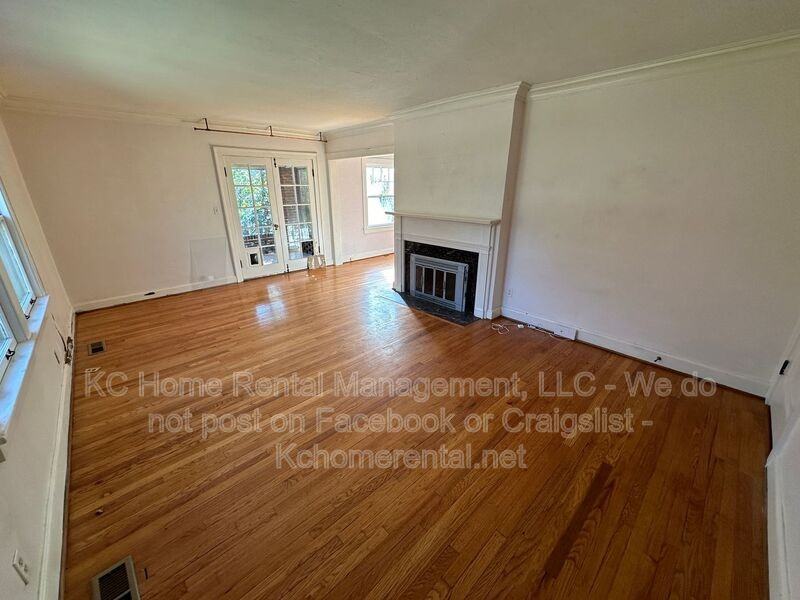 207 W 51st Ter #1 - Photo 4 of 36