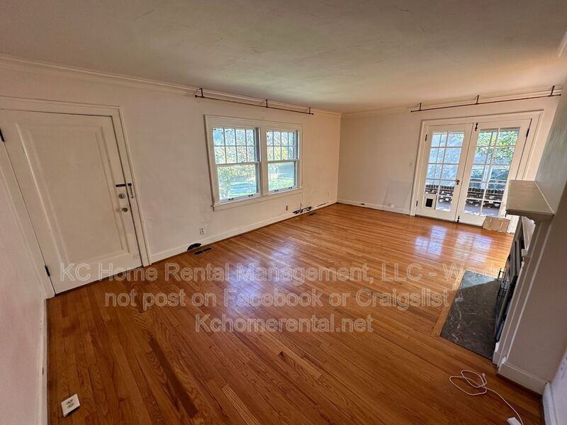 207 W 51st Ter #1 - Photo 5 of 36