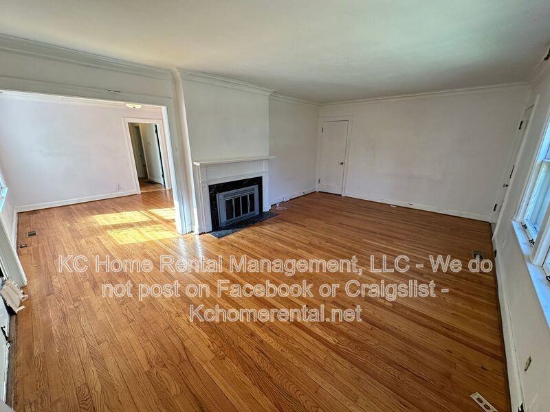 207 W 51st Ter #1 - Photo 6 of 36