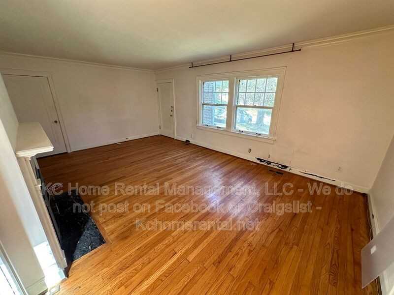 207 W 51st Ter #1 - Photo 7 of 36