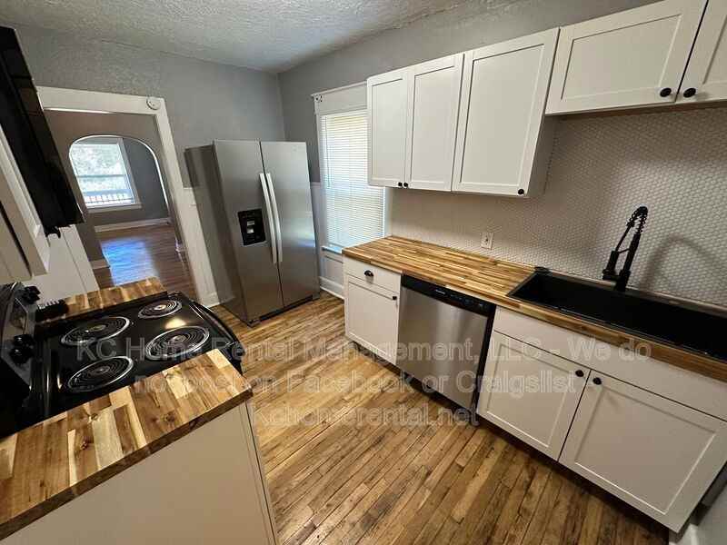 5233 E 6th St #1 - Photo 3 of 30