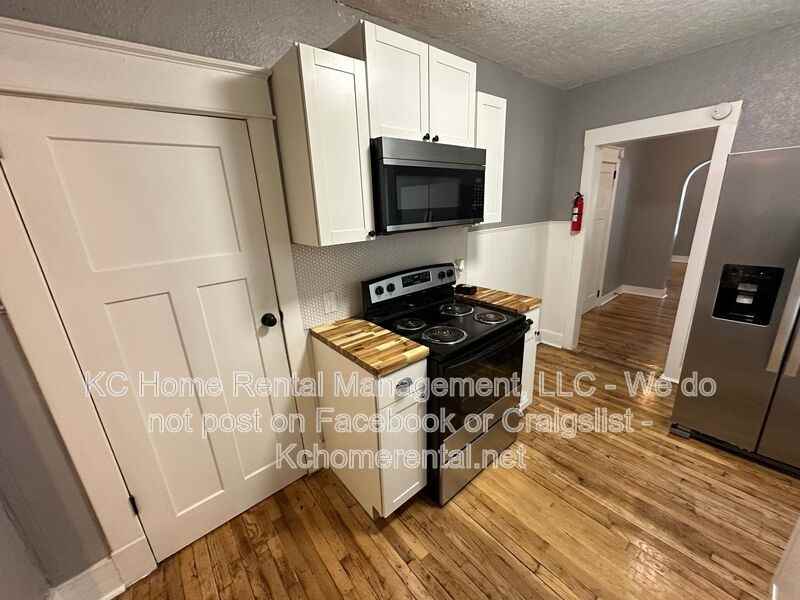 5233 E 6th St #1 - Photo 5 of 30