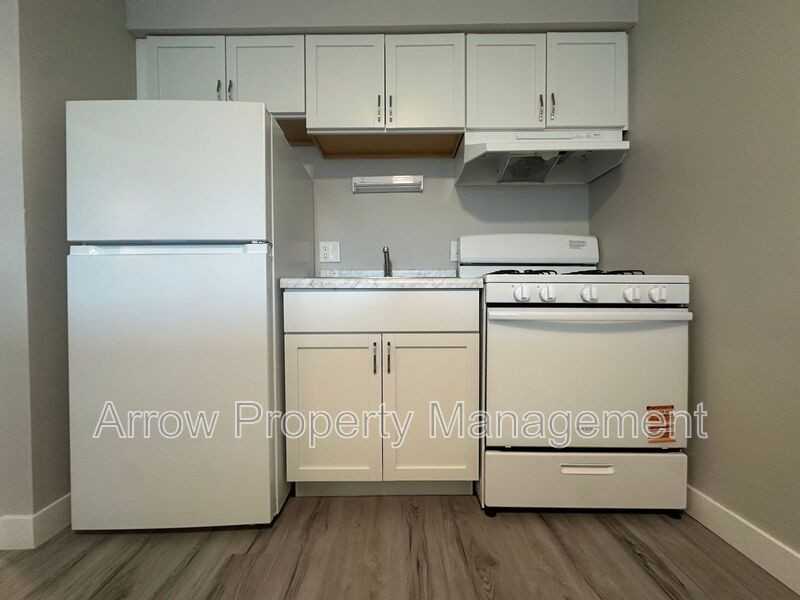 5725 S 14th St - Photo 4 of 10