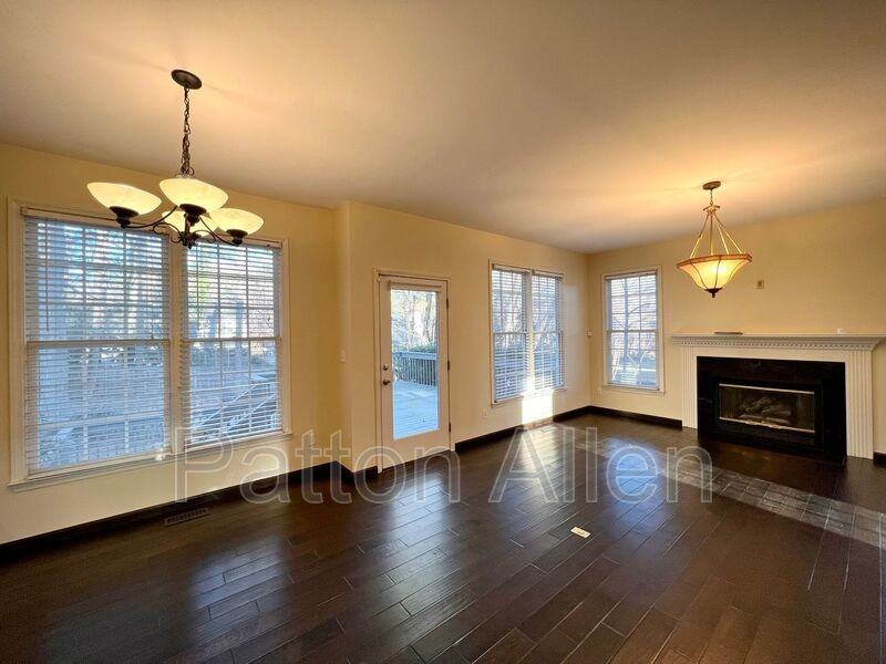 29 Whispering Oak Ct - Photo 4 of 42