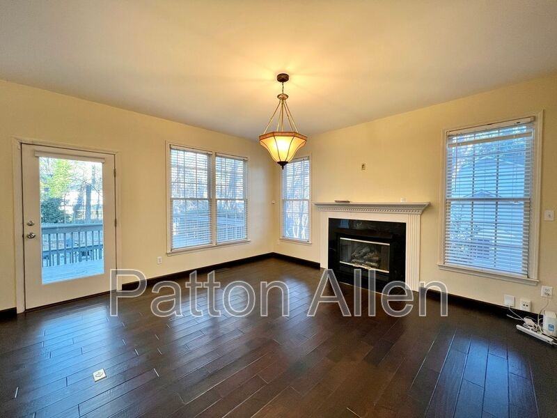 29 Whispering Oak Ct - Photo 5 of 42