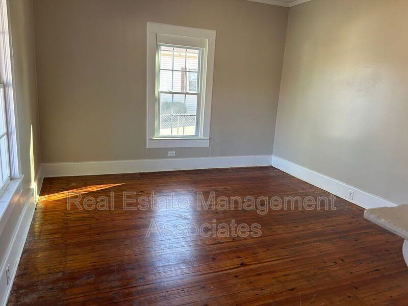 132 Peachtree St - Photo 2 of 6
