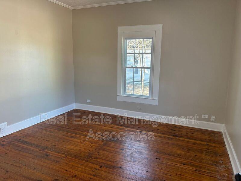 132 Peachtree St - Photo 3 of 6
