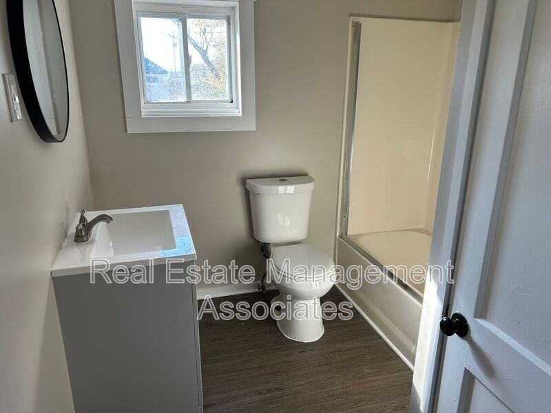 132 Peachtree St - Photo 5 of 6