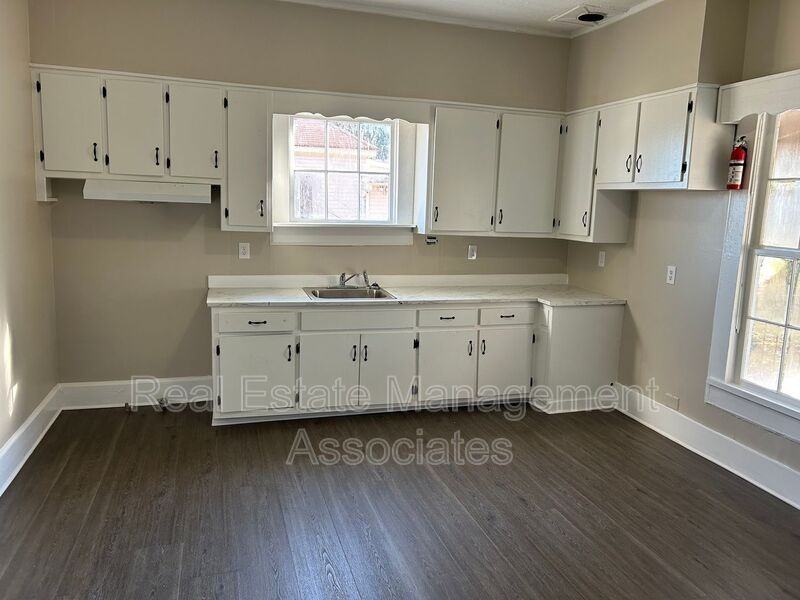 132 Peachtree St - Photo 6 of 6