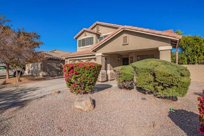 42538 W Sparks Dr - Photo 5 of 36