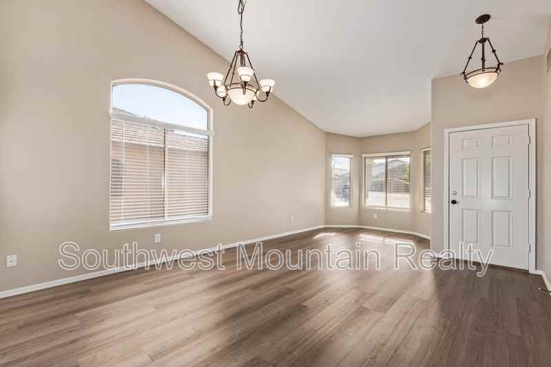 42538 W Sparks Dr - Photo 7 of 36