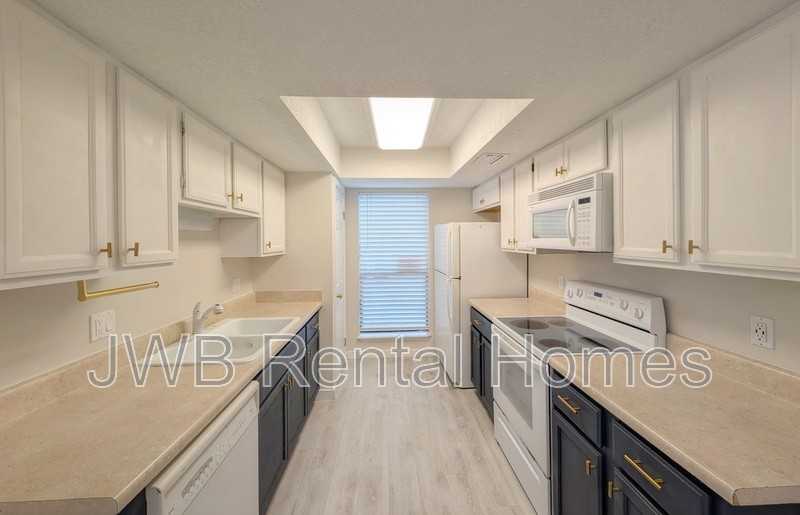 278 Poinsettia St - Photo 2 of 15