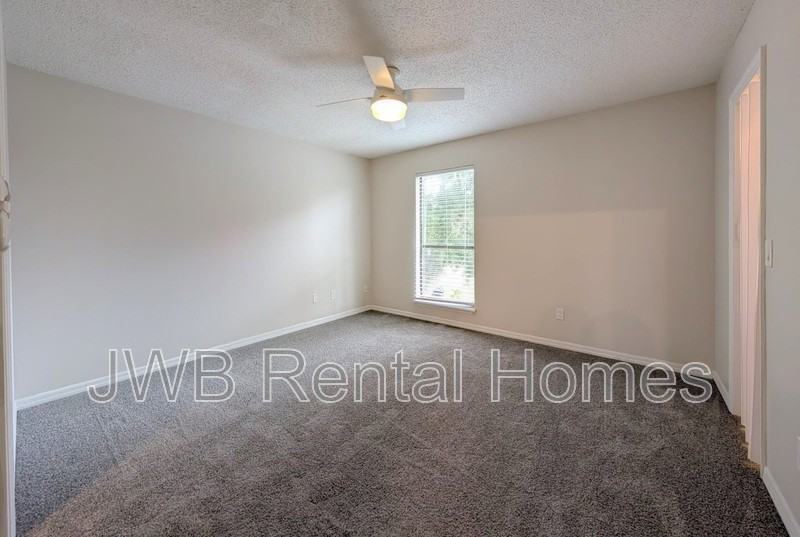 278 Poinsettia St - Photo 7 of 15