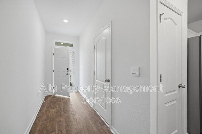 5661 Coppers Edge Ln - Photo 4 of 29