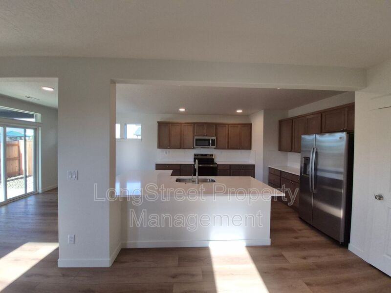 4694 Finch St Se - Photo 3 of 39