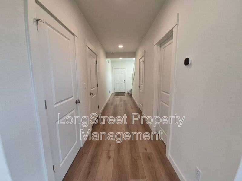 4694 Finch St Se - Photo 5 of 39