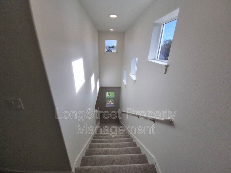 4694 Finch St Se - Photo 6 of 39