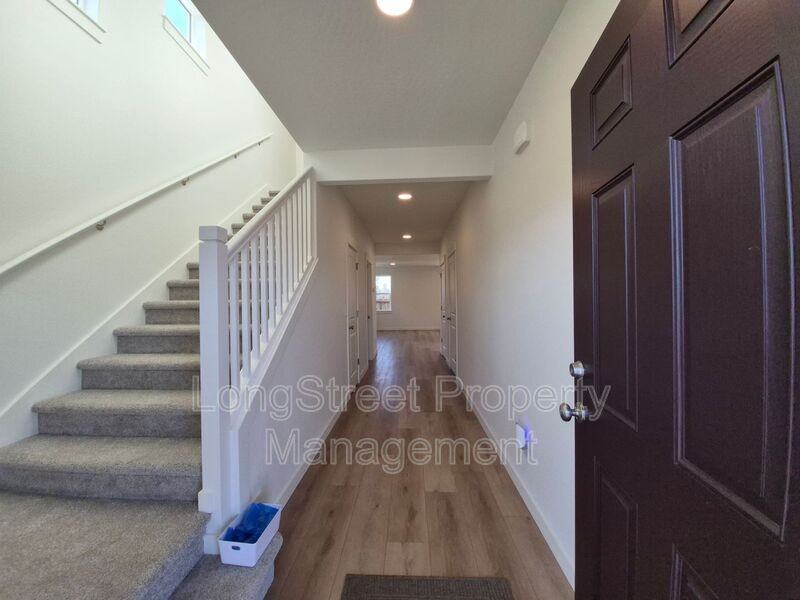 4694 Finch St Se - Photo 7 of 39