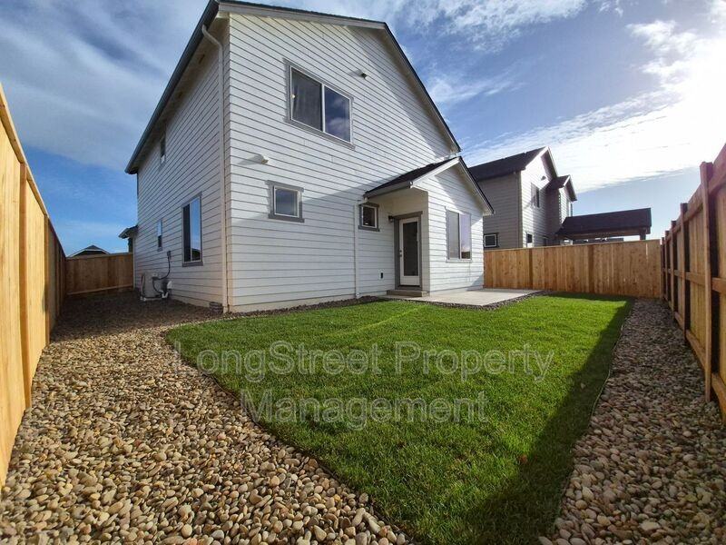 4722 Finch St Se - Photo 2 of 36