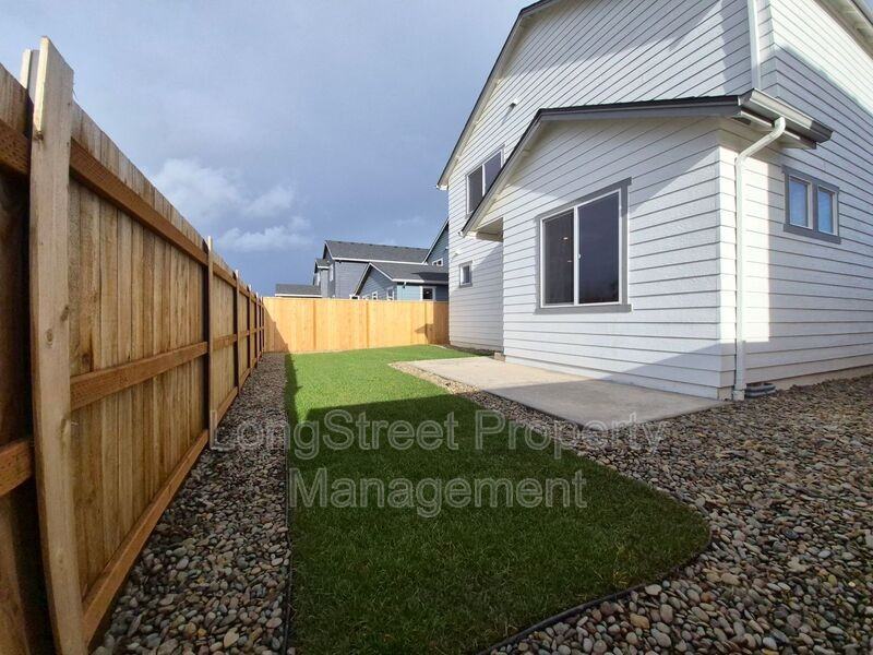 4722 Finch St Se - Photo 3 of 36