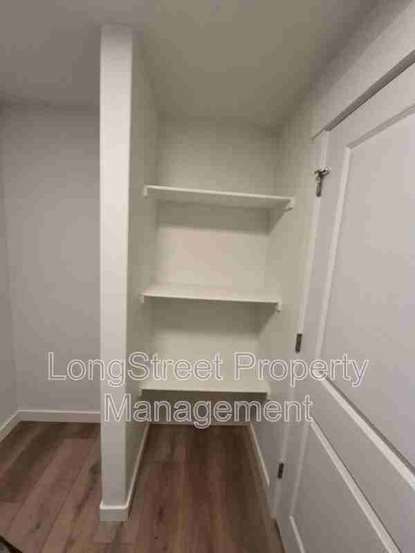 4722 Finch St Se - Photo 7 of 36