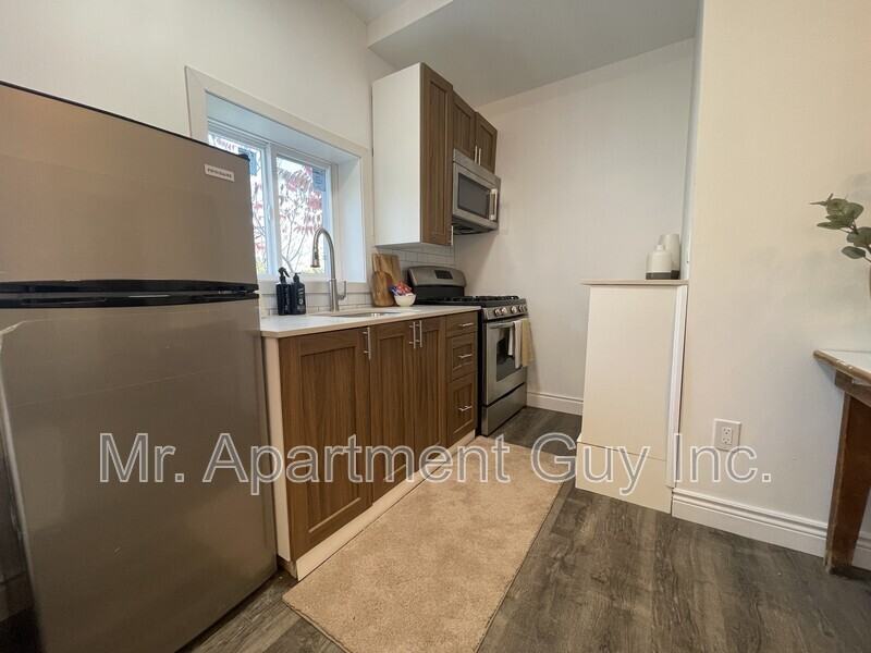 45 St. Paul St W #4 - Photo 4 of 8