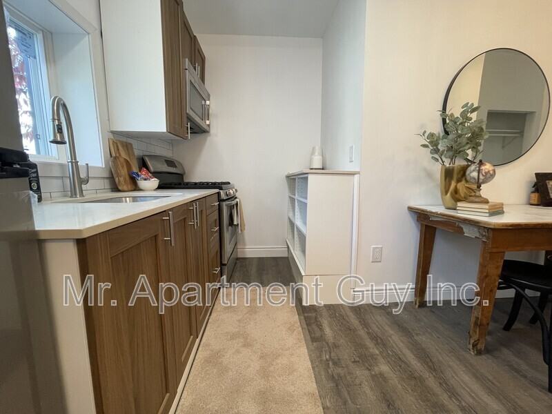 45 St. Paul St W #4 - Photo 5 of 8