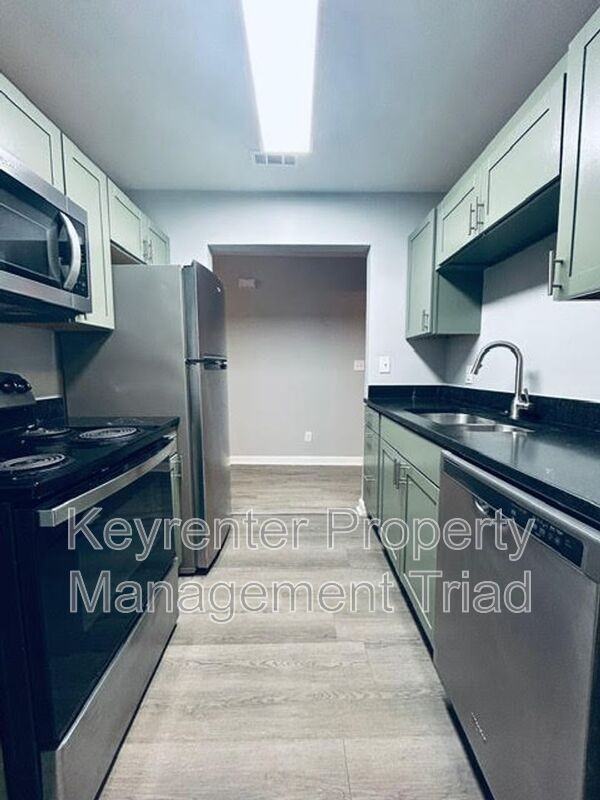 1405 Leonard Ave - Photo 2 of 21