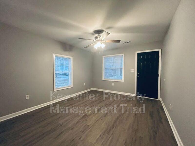 1405 Leonard Ave - Photo 3 of 21