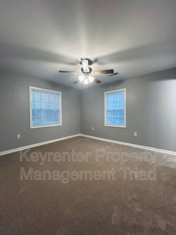 1405 Leonard Ave - Photo 6 of 21