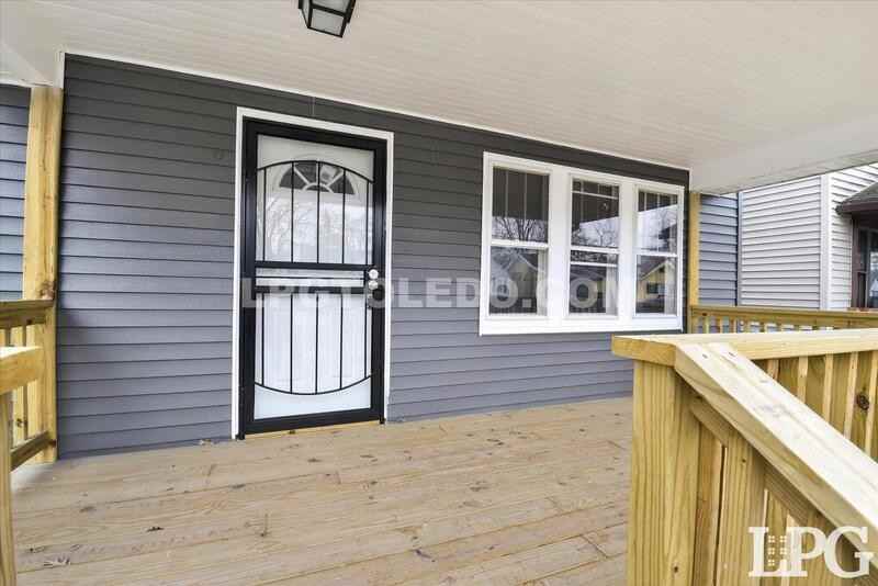 2041 Loxley Rd - Photo 2 of 38