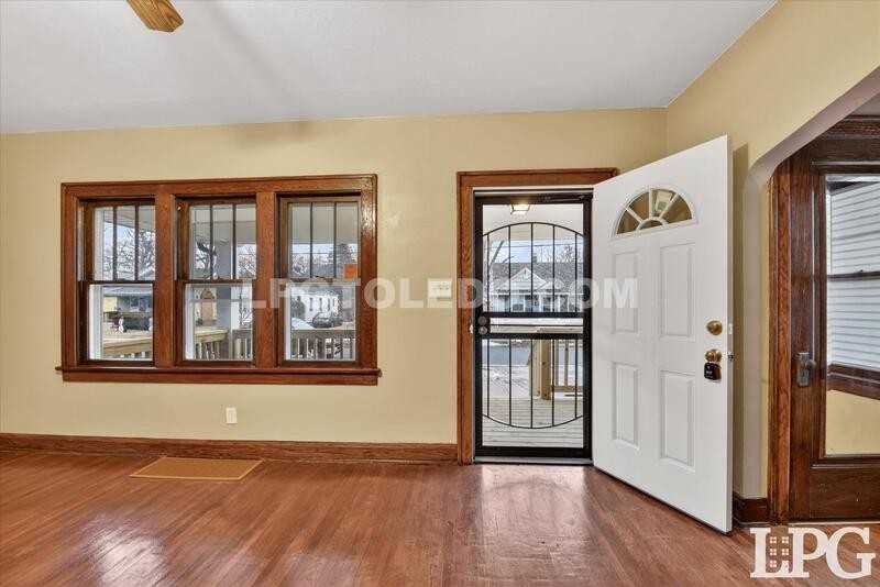 2041 Loxley Rd - Photo 3 of 38