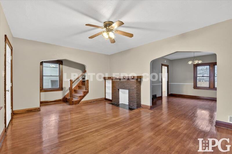 2041 Loxley Rd - Photo 5 of 38