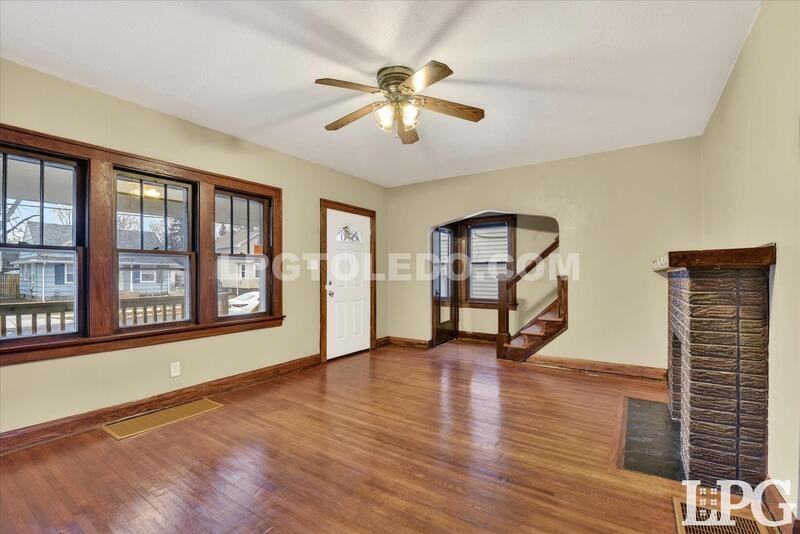 2041 Loxley Rd - Photo 6 of 38