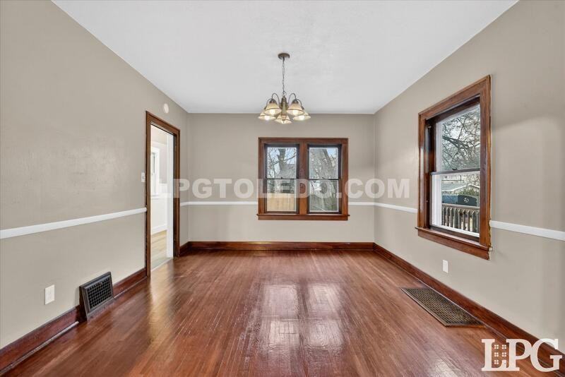 2041 Loxley Rd - Photo 7 of 38