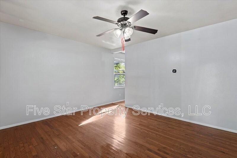 400 Lexington Dr - Photo 2 of 13