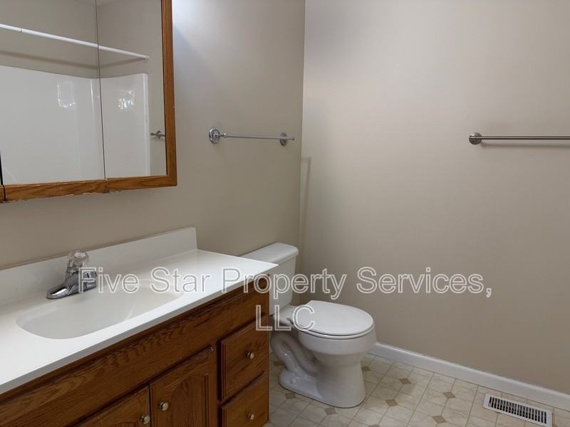 411 N Dawson St #411 - Photo 7 of 9