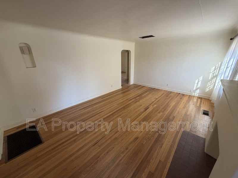 921 Dartmouth Dr Ne - Photo 4 of 20